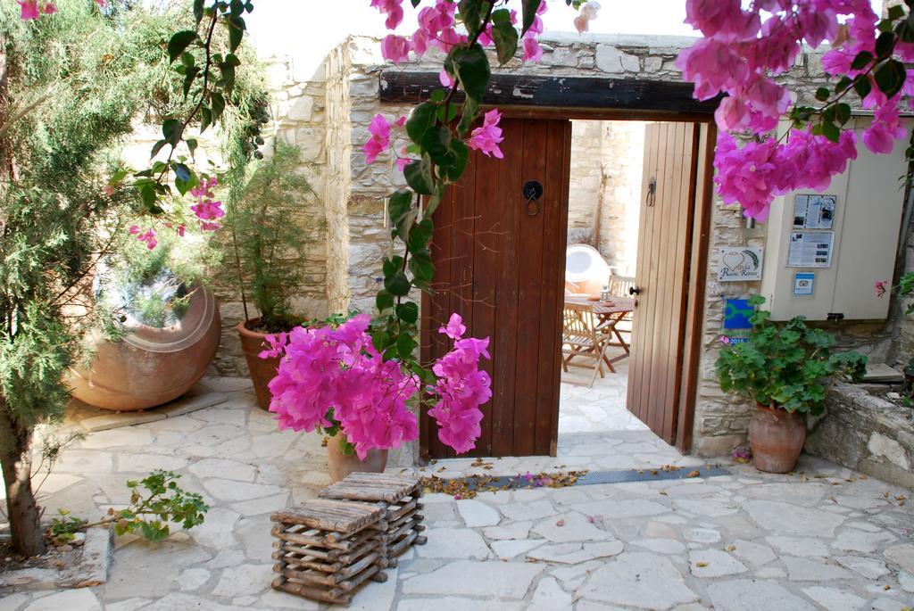 Vavla Rustic Retreat Guest House Екстериор снимка