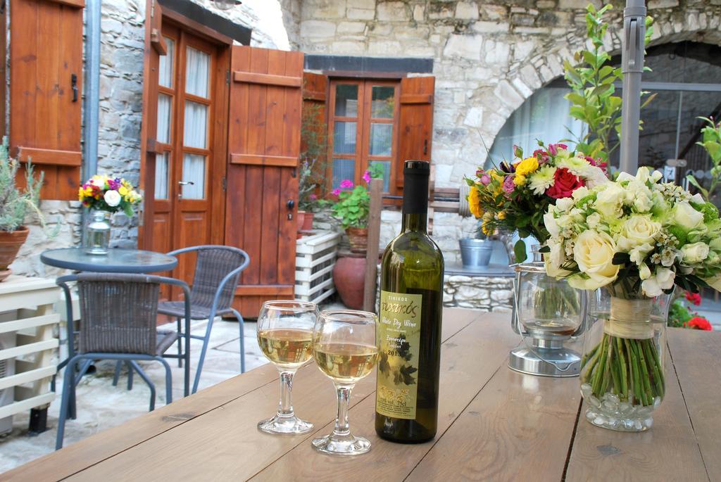 Vavla Rustic Retreat Guest House Екстериор снимка