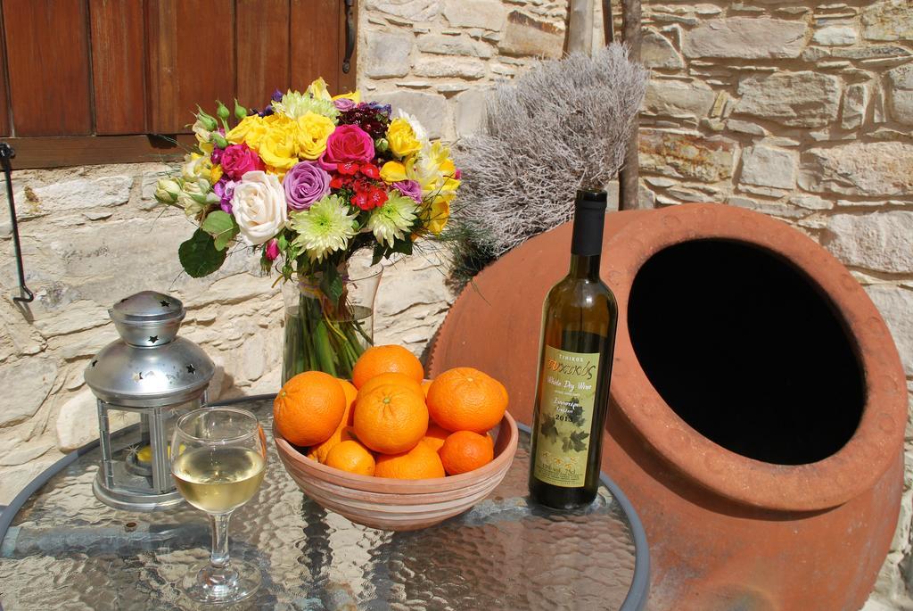 Vavla Rustic Retreat Guest House Екстериор снимка