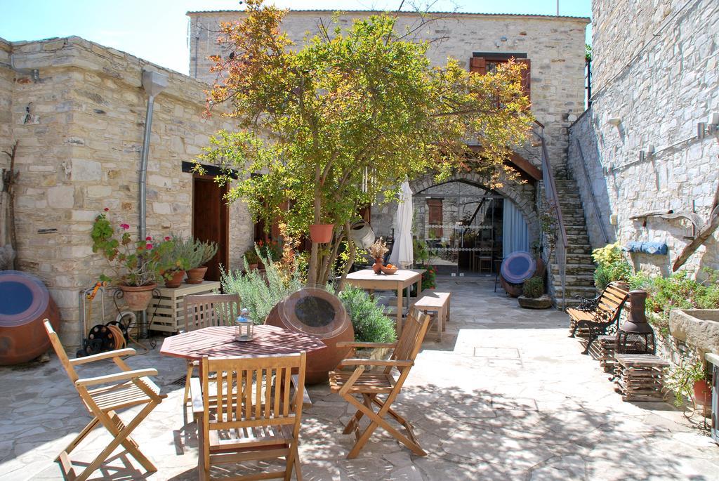 Vavla Rustic Retreat Guest House Екстериор снимка