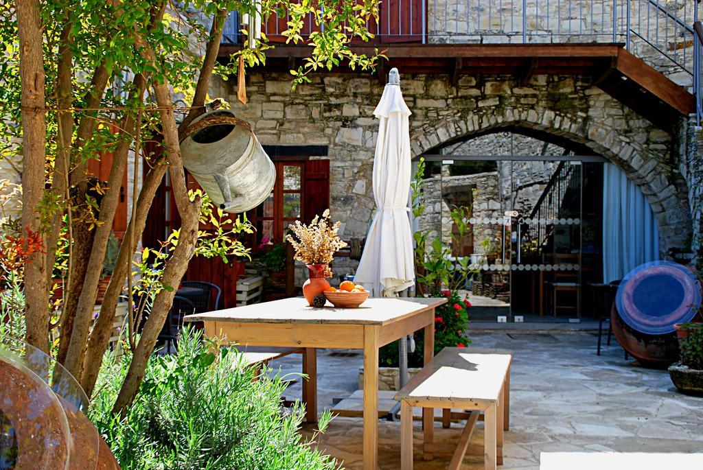 Vavla Rustic Retreat Guest House Екстериор снимка